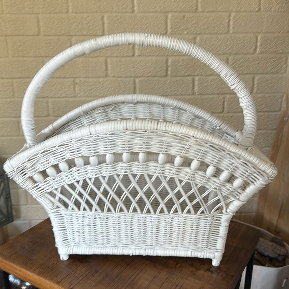Vintage Wicker White Arched Magazine Holder / Rack w/ Wooden Beaded Detail - Picture 3 of 17